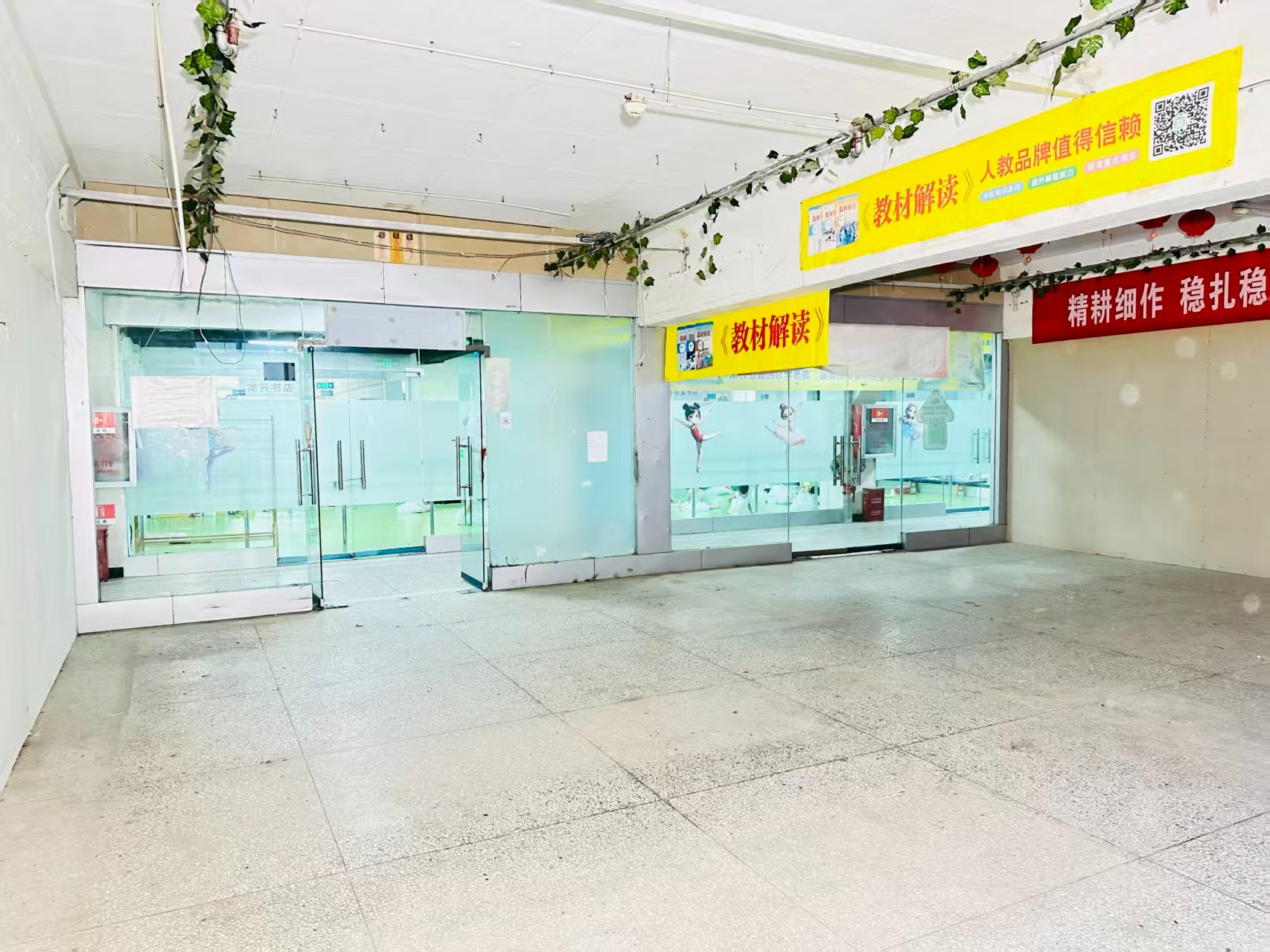 嵩山北路提供写字楼、商铺、展示空间、直播间等多种面积选择，满足企业办公、研发、展示、运营等多元需求。